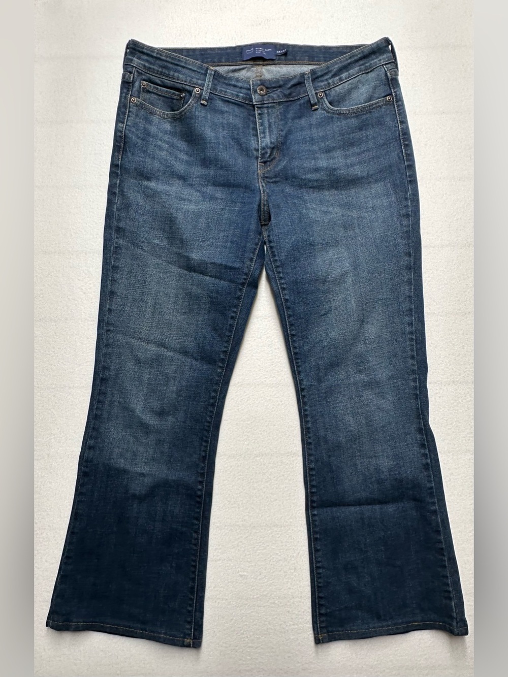 Levi’s Women’s Size 12 Mid‑Rise Flare‑Leg Jeans Medium Wash 29” Inseam
